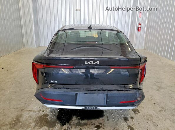 3KPFT4DE4SE121591 2025 KIA K4 Black Widok z tyłu