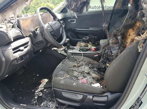 3KPFT4DE4SE224686 2025 KIA K4 Серый Вид салона спереди
