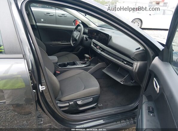 3KPFT4DE4TE285358 2026 KIA K4 Черный Вид салона спереди