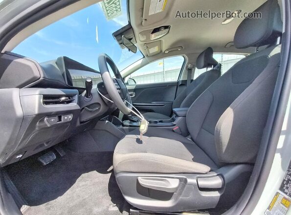 3KPFT4DE4TE354890 2026 KIA K4 Blue Front interior view