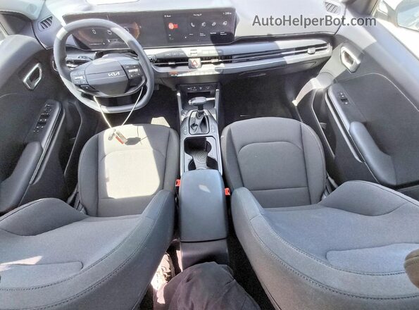 3KPFT4DE4TE354890 2026 KIA K4 Blue Dashboard view