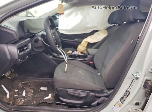 3KPFT4DE5SE008829 2025 KIA K4 Gray Widok wnętrza z przodu