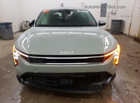 3KPFT4DE5SE008829 2025 KIA K4 Gray Widok z przodu