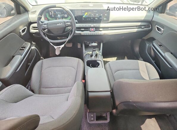 3KPFT4DE5SE090951 2025 KIA K4 Gray Vista del salpicadero