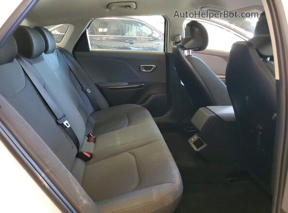 3KPFT4DE5SE148170 2025 KIA K4 White Rear seats view