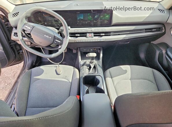 3KPFT4DE5SE160822 2025 KIA K4 Gray Vista del salpicadero