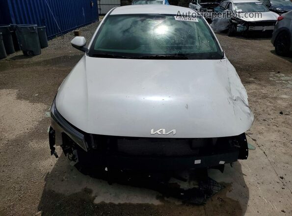 3KPFT4DE5SE225409 2025 KIA K4 White Front view