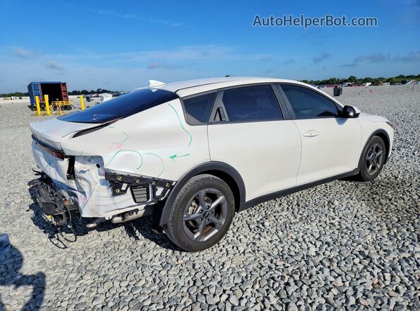 3KPFT4DE6SE005891 2025 KIA K4 White Trasero derecho