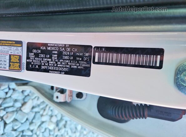 3KPFT4DE6SE005891 2025 KIA K4 White Vista del compartimento del motor