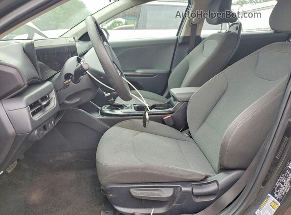 3KPFT4DE6SE101567 2025 KIA K4 Gray წინა სალონის ხედი