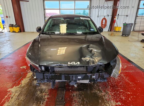 3KPFT4DE6SE109037 2025 KIA K4 Серый Вид спереди