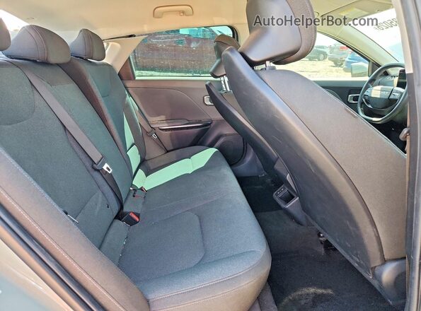 3KPFT4DE6SE111113 2025 KIA K4 Green Vista de los asientos traseros