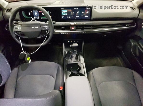 3KPFT4DE6SE134262 2025 KIA K4 Red Вид панелі приладів