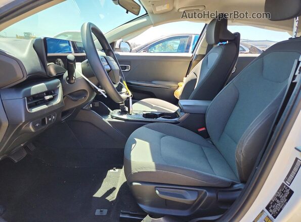 3KPFT4DE6SE179380 2025 KIA K4 Белый Вид салона спереди