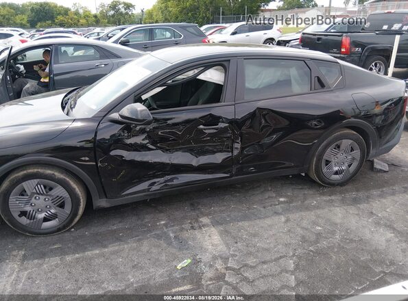 3KPFT4DE6SE239478 2025 KIA K4 Black წინა ხედი