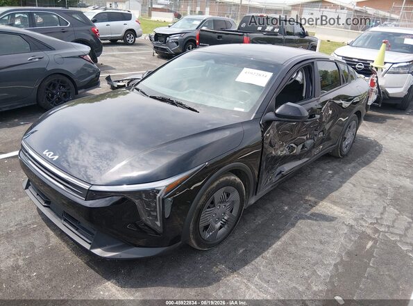 3KPFT4DE6SE239478 2025 KIA K4 Black წინა მარცხენა ხედი სამი მეოთხედიდან