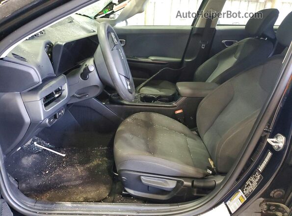 3KPFT4DE7SE021288 2025 KIA K4 Black Вид салону спереду