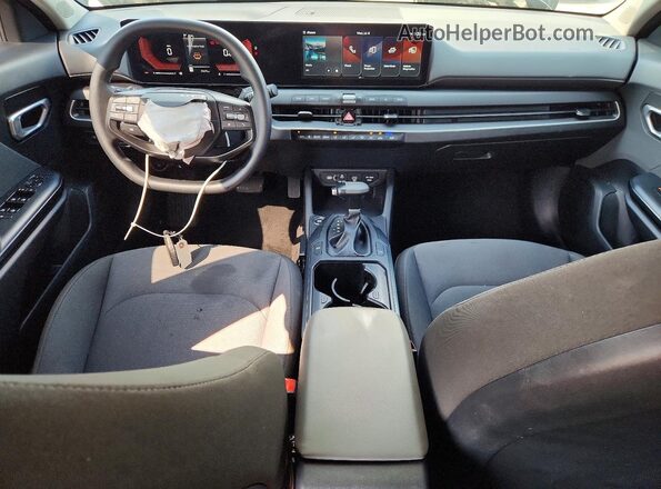 3KPFT4DE7SE053027 2025 KIA K4 Black Dashboard view