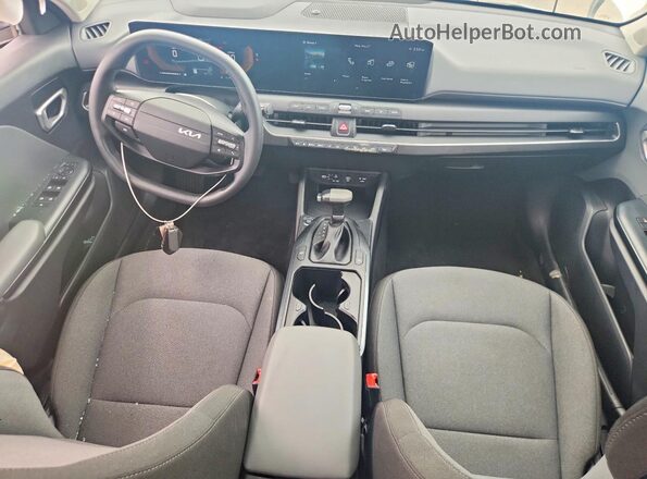 3KPFT4DE7SE092068 2025 KIA K4 Gray Dashboard view