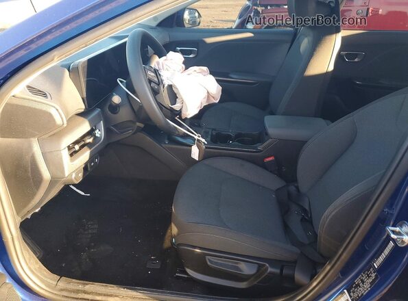 3KPFT4DE7SE110522 2025 KIA K4 Blue Front interior view