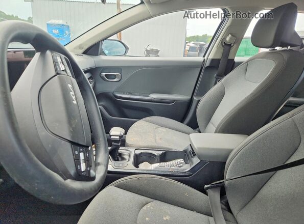 3KPFT4DE7SE121634 2025 KIA K4 White Вид салону спереду