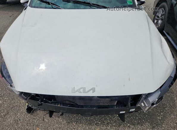 3KPFT4DE7SE121634 2025 KIA K4 White Вид задньої частини салону