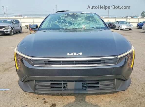 3KPFT4DE7SE129748 2025 KIA K4 Серый Вид спереди