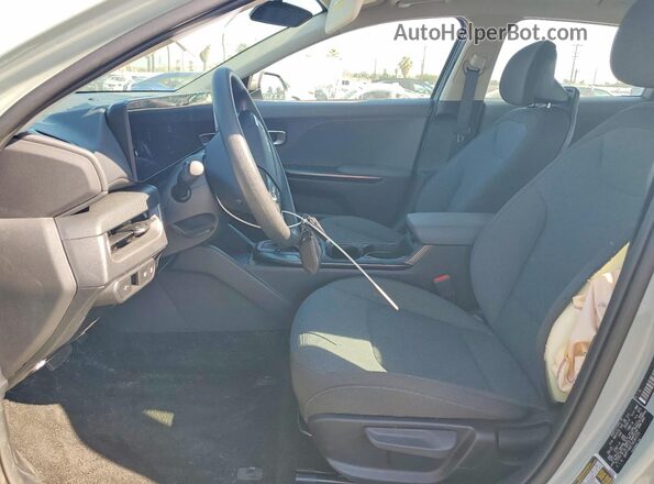 3KPFT4DE7SE201175 2025 KIA K4 Gray Front interior view
