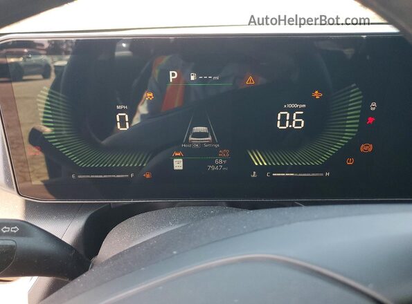3KPFT4DE7SE201175 2025 KIA K4 Gray Instrument cluster view
