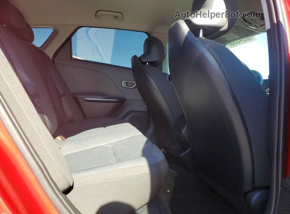 3KPFT4DE7SE233429 2025 KIA K4 Red Vista de los asientos traseros