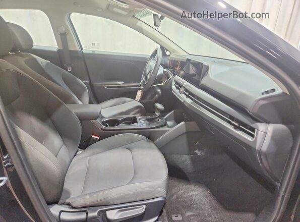3KPFT4DE7TE287136 2026 KIA K4 Gray წინა სალონის ხედი