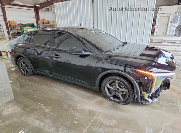 3KPFT4DE8SE005410 2025 KIA K4 Черный Передняя правая четверть