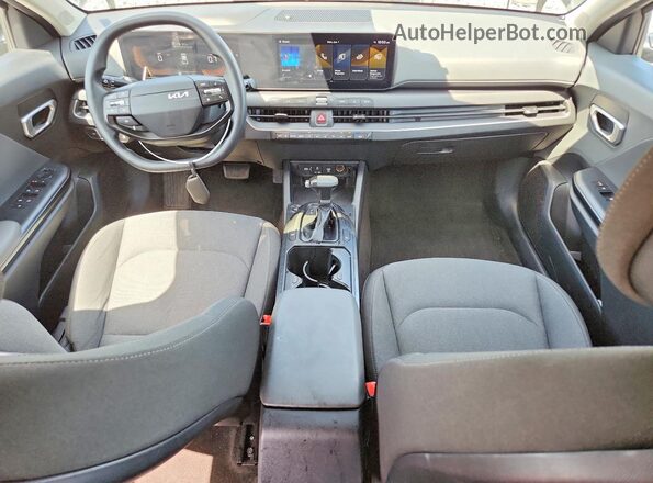 3KPFT4DE8SE032347 2025 KIA K4 Black Vista del salpicadero
