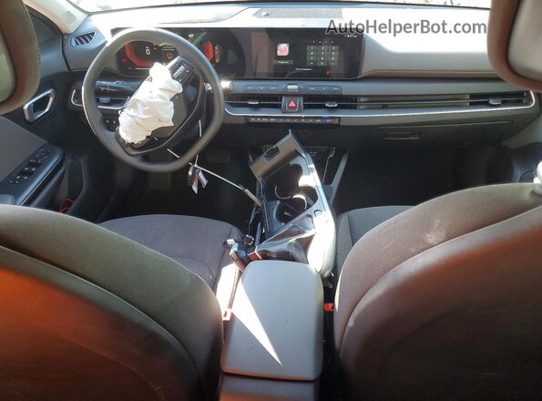 3KPFT4DE8SE062190 2025 KIA K4 Gray Առջևի վահանակի տեսք
