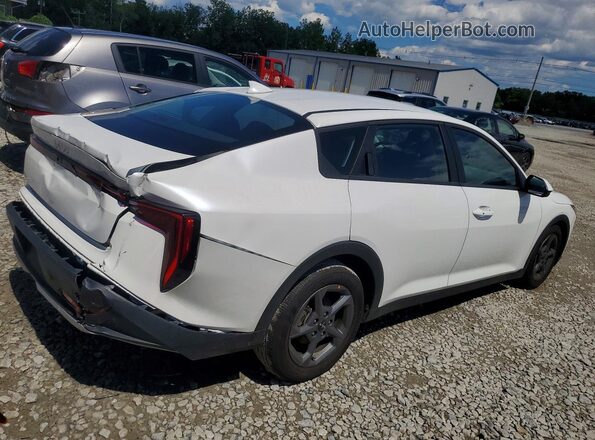 3KPFT4DE8SE119682 2025 KIA K4 White Rear right