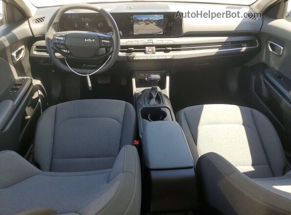 3KPFT4DE8SE119682 2025 KIA K4 White Dashboard view
