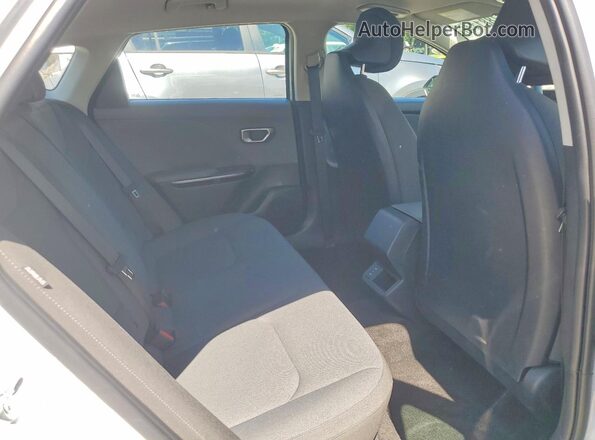 3KPFT4DE8SE119682 2025 KIA K4 White Rear seats view