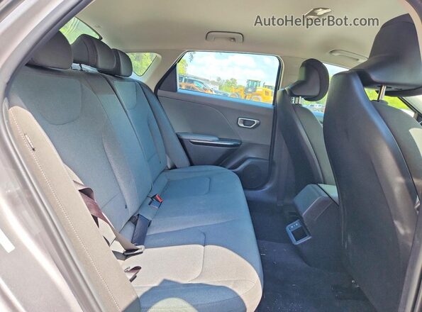 3KPFT4DE8SE121383 2025 KIA K4 Gray უკანა სავარძლების ხედი