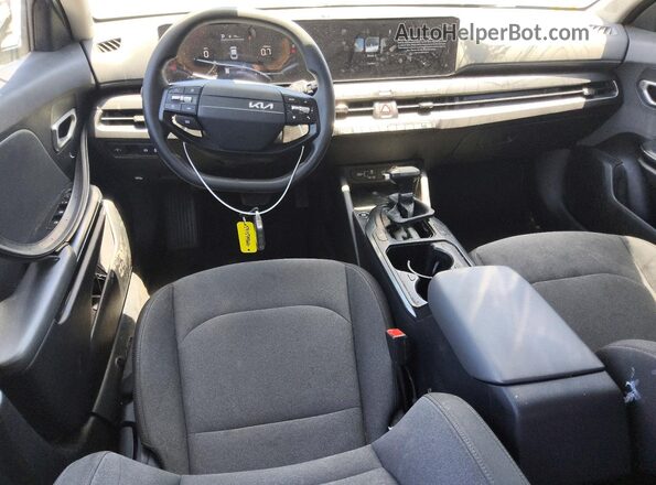 3KPFT4DE8SE133405 2025 KIA K4 Green Առջևի վահանակի տեսք