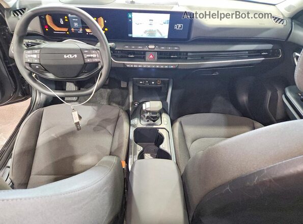 3KPFT4DE8TE334500 2026 KIA K4 Gray Вид панелі приладів