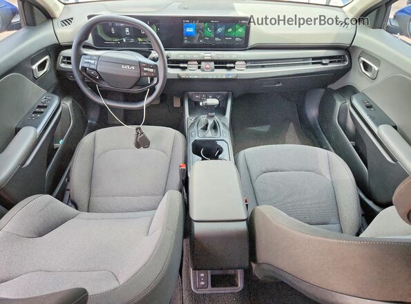 3KPFT4DE9SE010728 2025 KIA K4 Blue Widok deski rozdzielczej