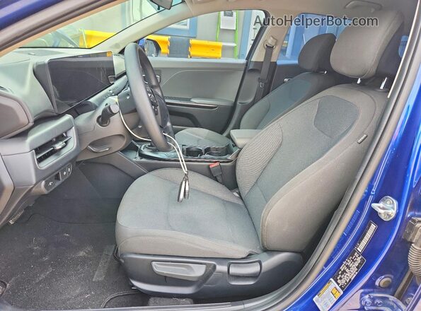3KPFT4DE9SE010728 2025 KIA K4 Blue Widok wnętrza z przodu