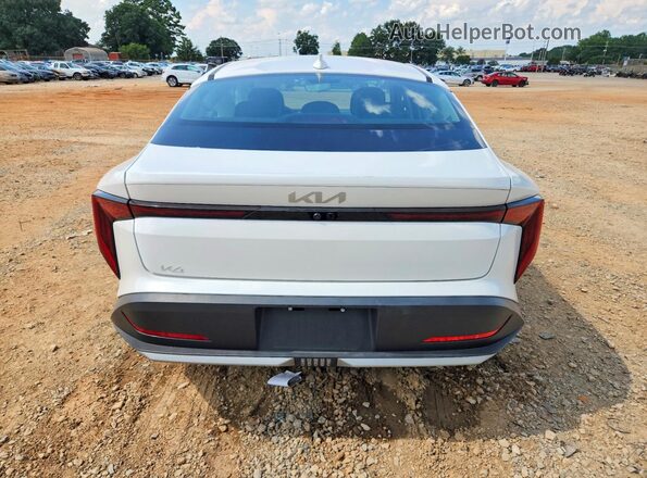 3KPFT4DE9SE037962 2025 KIA K4 White Հետևի տեսք