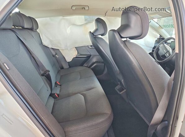 3KPFT4DE9SE037962 2025 KIA K4 White Հետևի նստատեղերի տեսք