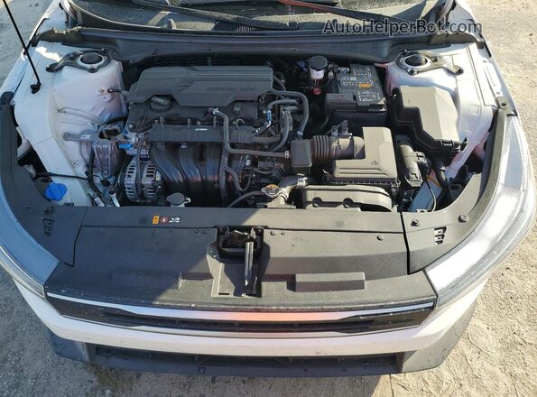 3KPFT4DE9SE063476 2025 KIA K4 White Вид задньої частини салону