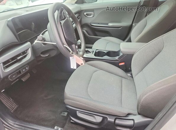 3KPFT4DE9SE063476 2025 KIA K4 White Вид салону спереду