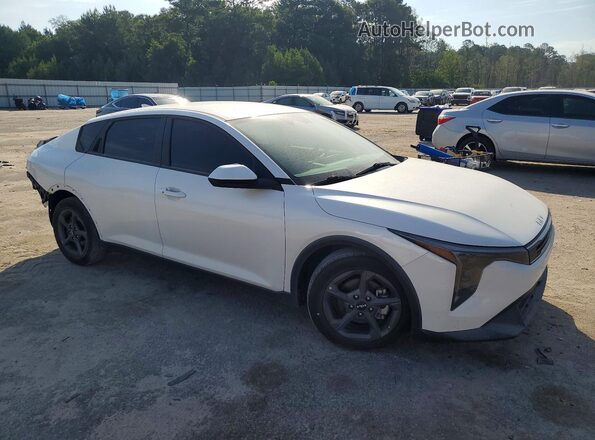3KPFT4DE9SE063476 2025 KIA K4 White Передня права чверть