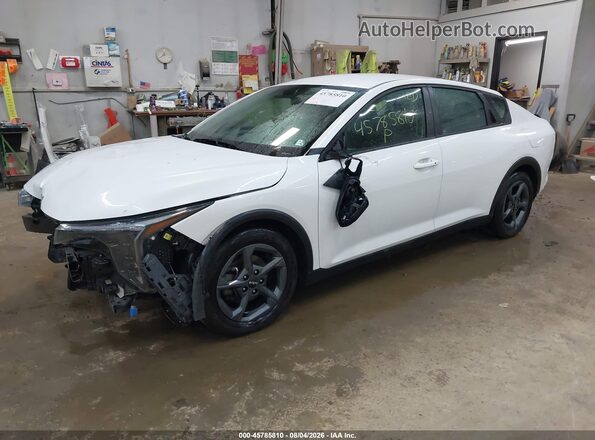 3KPFT4DE9SE094856 2025 KIA K4 White Przód lewy