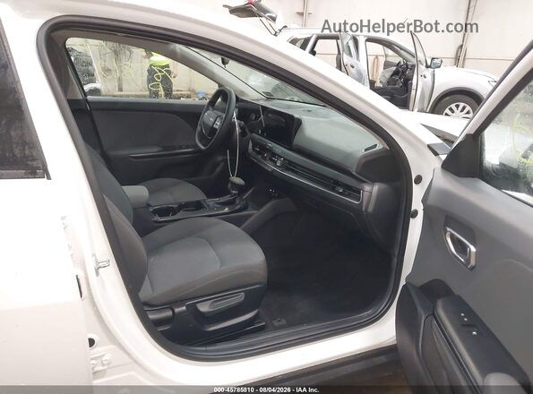 3KPFT4DE9SE094856 2025 KIA K4 White Widok wnętrza z przodu