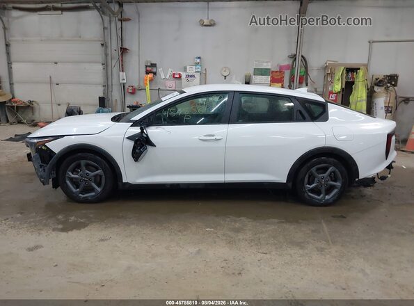3KPFT4DE9SE094856 2025 KIA K4 White Widok wnętrza 360 stopni